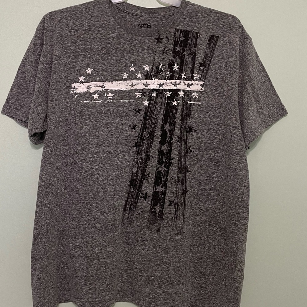 Apt 9 tee shirt size XXL very comfortable smoke and pet free home